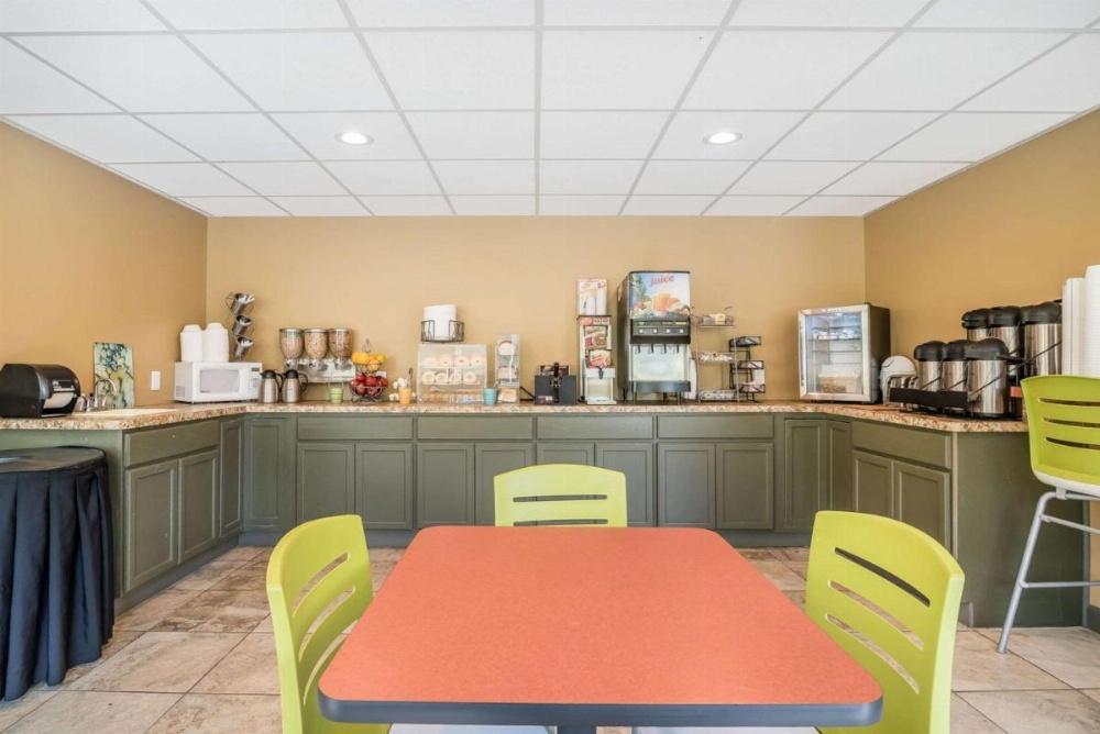Econo Lodge Inn & Suites Binghamton Image 19
