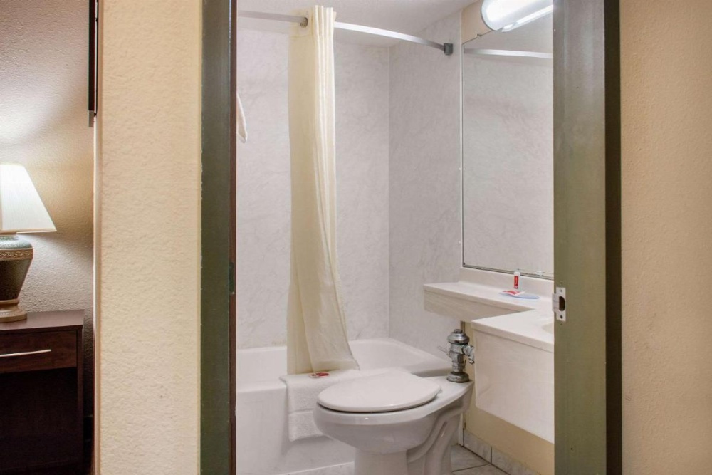 Econo Lodge Inn & Suites Binghamton Image 21