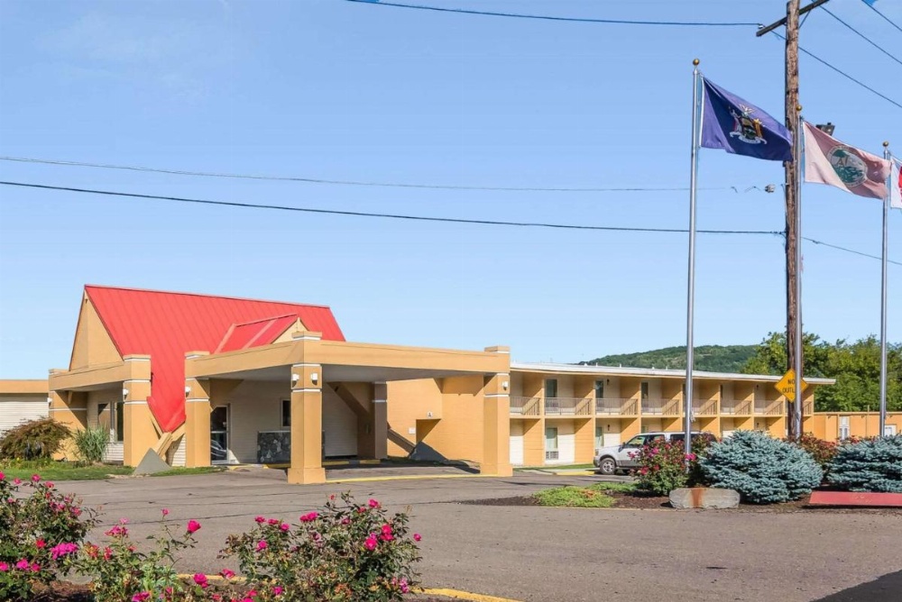 Econo Lodge Inn & Suites Binghamton Image 30